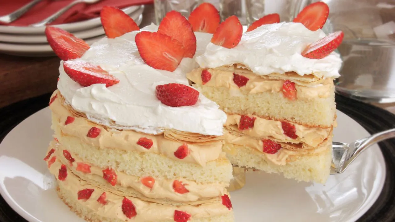 Bolo de Morango com Chantilly