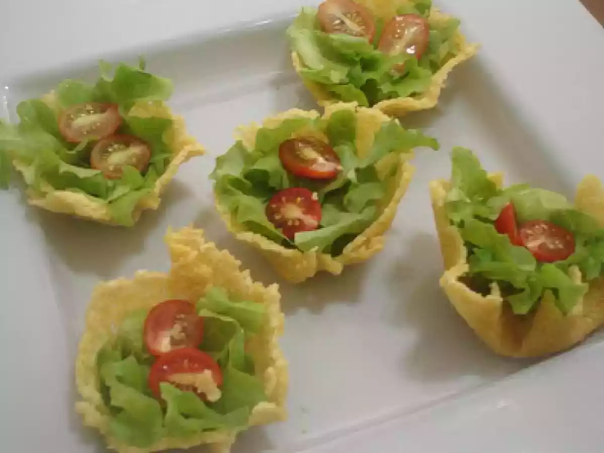 Cestinha de Parmesão com Chantilly de Doce de Leite