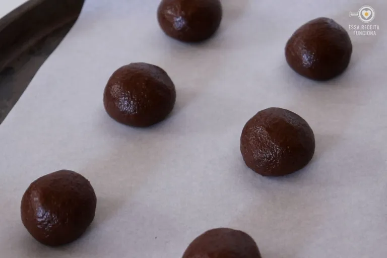 Gotas de Doce de Leite com Cobertura de Chocolate