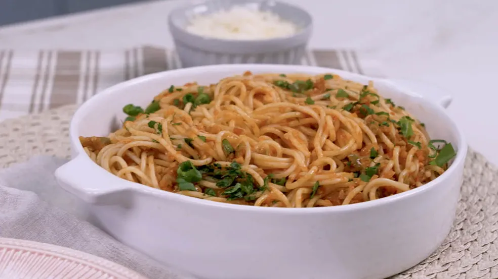 Macarrão com Molho de Tomate Rápido — simples, saboroso e pronto em minutos!