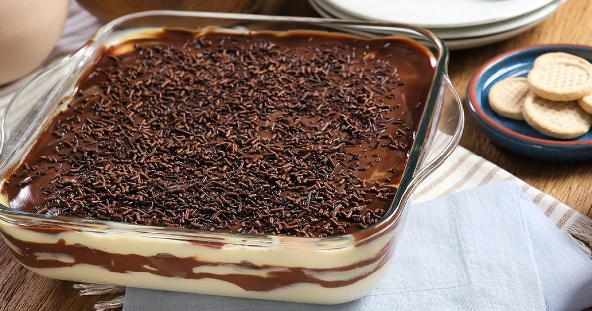 Torta de Bolacha com Doce de Leite e Ganache de Chocolate